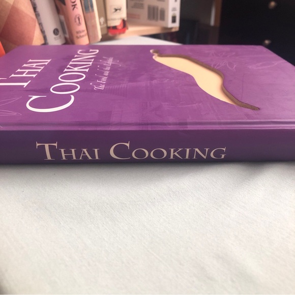 Thai Cooking The Food and the Lifestyle Judy Williams Hard Cover Book 2004 - Picture 2 of 11